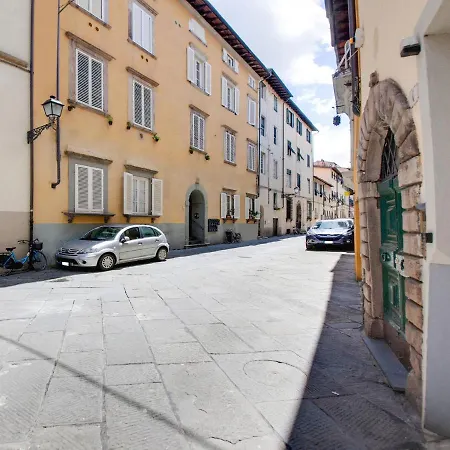 Mansion In Lucca Near Via Fillungo Ferienhaus